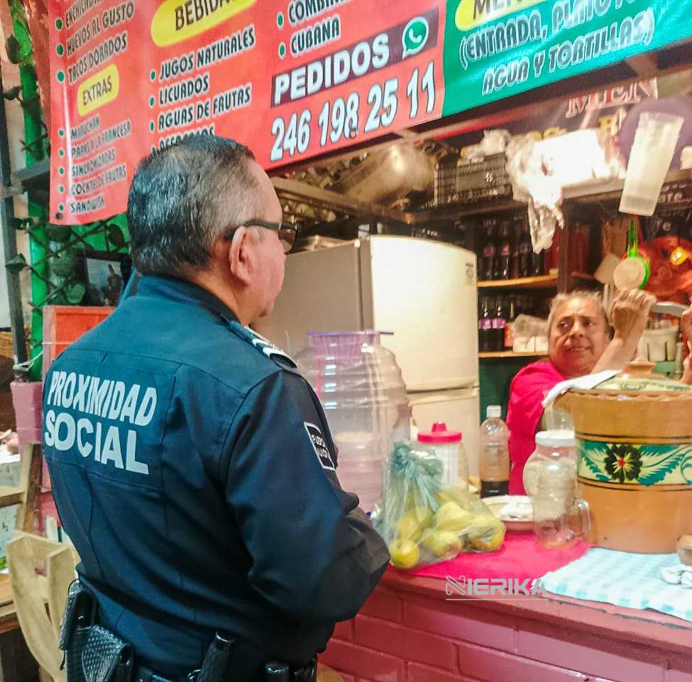 Policía de Chiautempan realiza acciones de proximidad social en el Mercado Hidalgo