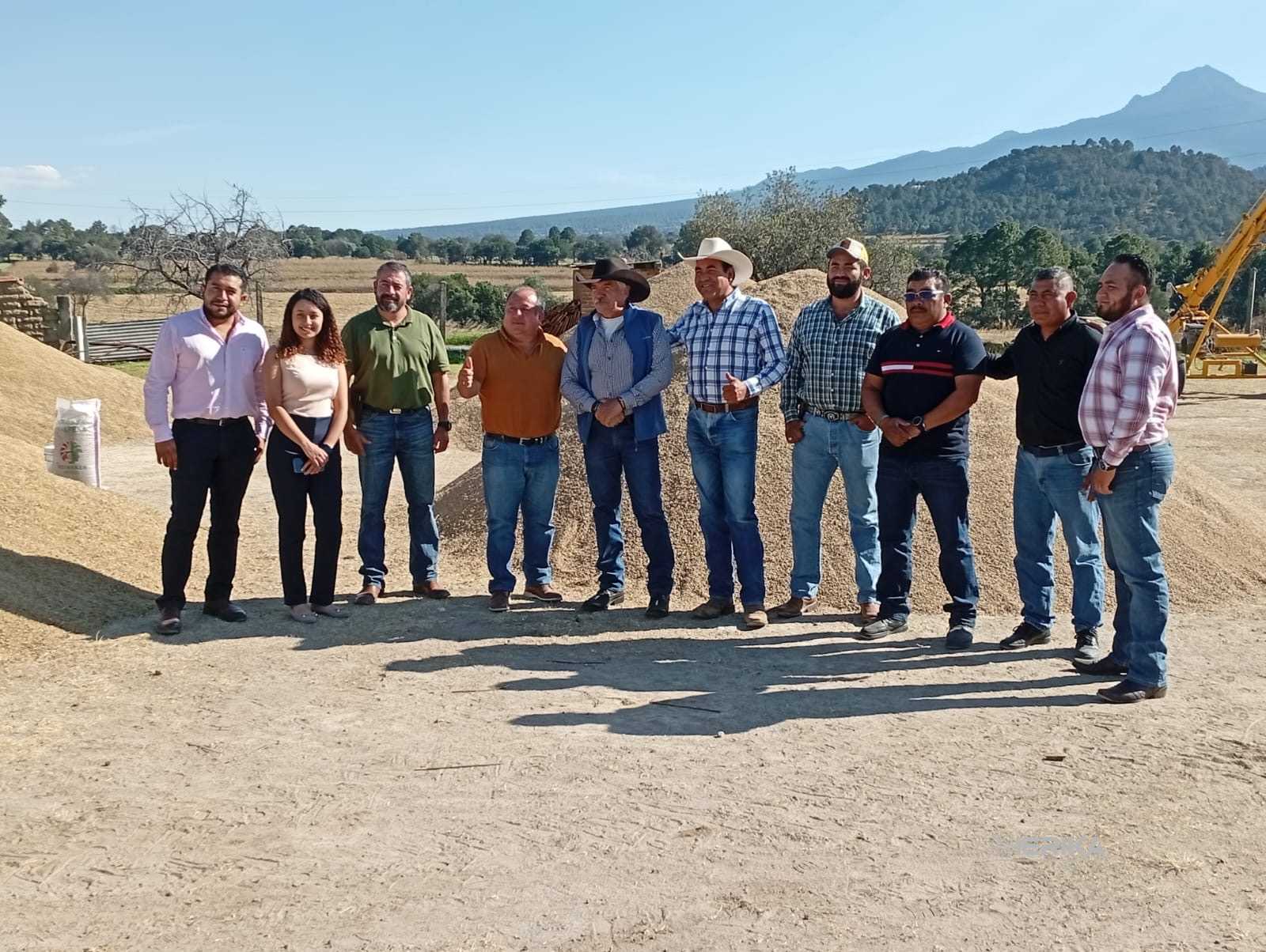 DE LA PEÑA RECORRE LOS MUNICIPIOS TEPEYANCO Y SANCTÓRUM PARA INFORMAR A LOS PRODUCTORES SOBRE EL SUBSIDIO AL MAÍZ