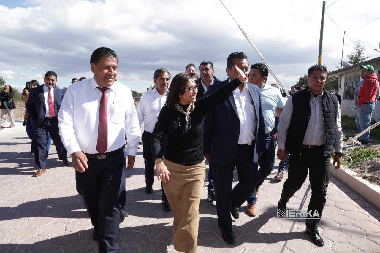 INAUGURA GOBERNADORA OBRAS VIALES EN COMUNIDADES DE SAN COSME XALOZTOC