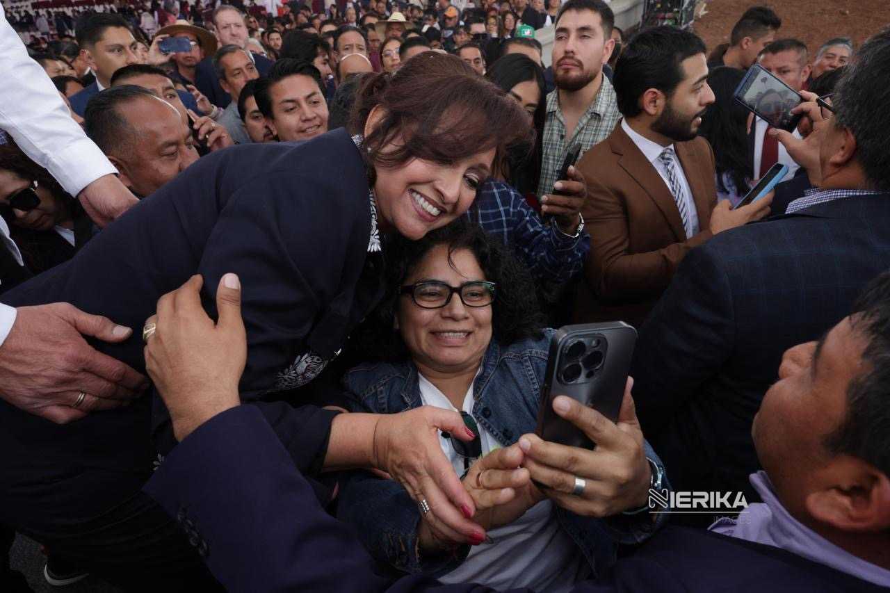 MILES DE TLAXCALTECAS ARROPAN A LORENA CUÉLLAR