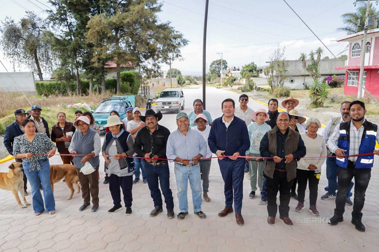 El gobierno de Chiautempan entregó la primera etapa de adoquinamiento de la calle 24 de Agosto en la comunidad de Cuahuixmatlac