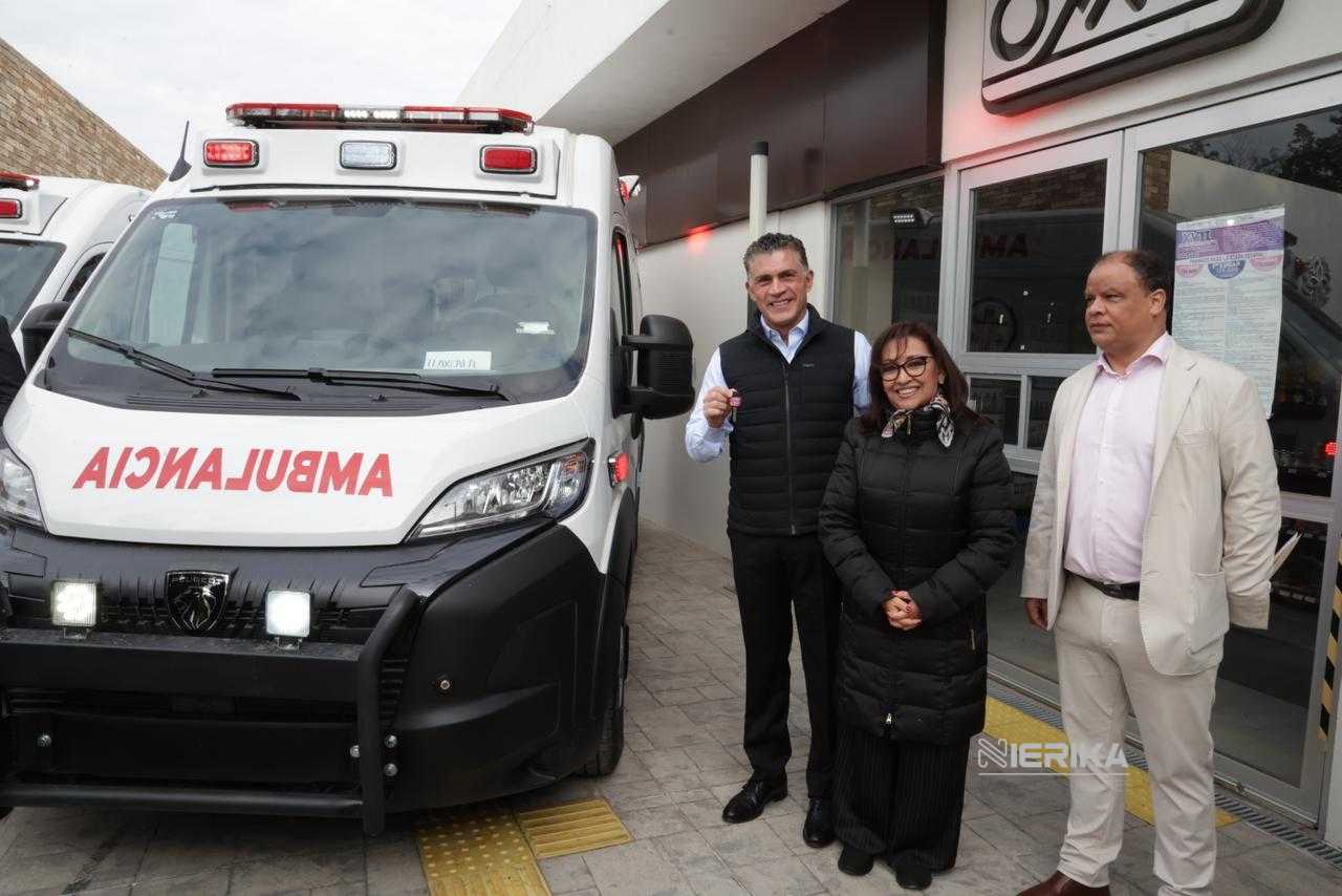 ENTREGA LA GOBERNADORA LORENA CUÉLLAR AMBULANCIAS A NUEVE MUNICIPIOS