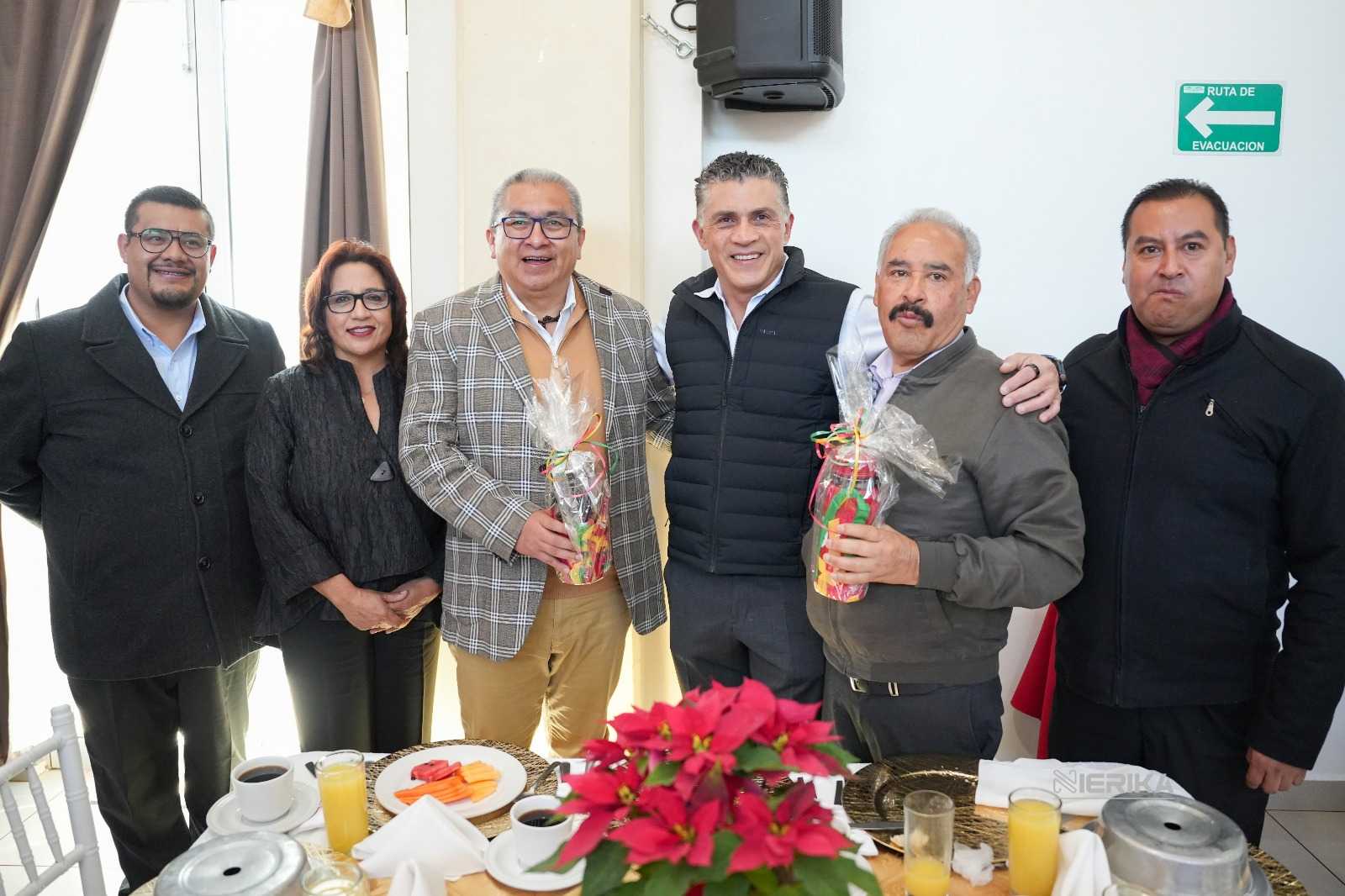 RECONOCE ALCALDE ALFONSO SÁNCHEZ GARCÍA LABOR DOCENTE DEL COBAT 01 DURANTE CONVIVENCIA NAVIDEÑA