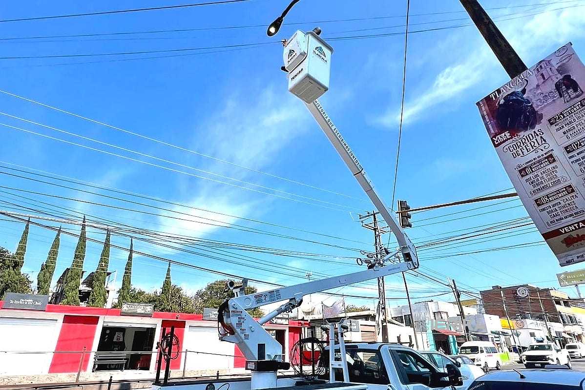 CON JORNADA DE MANTENIMIENTO, VUELVE LA LUZ EN CALLES DE TEPEHITEC