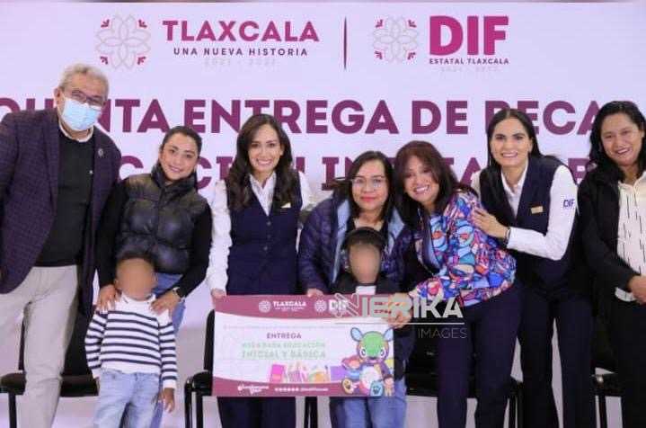 ENCABEZA LORENA CUÉLLAR QUINTA ENTREGA DE BECAS PARA LA PRIMERA INFANCIA EN TLAXCALA