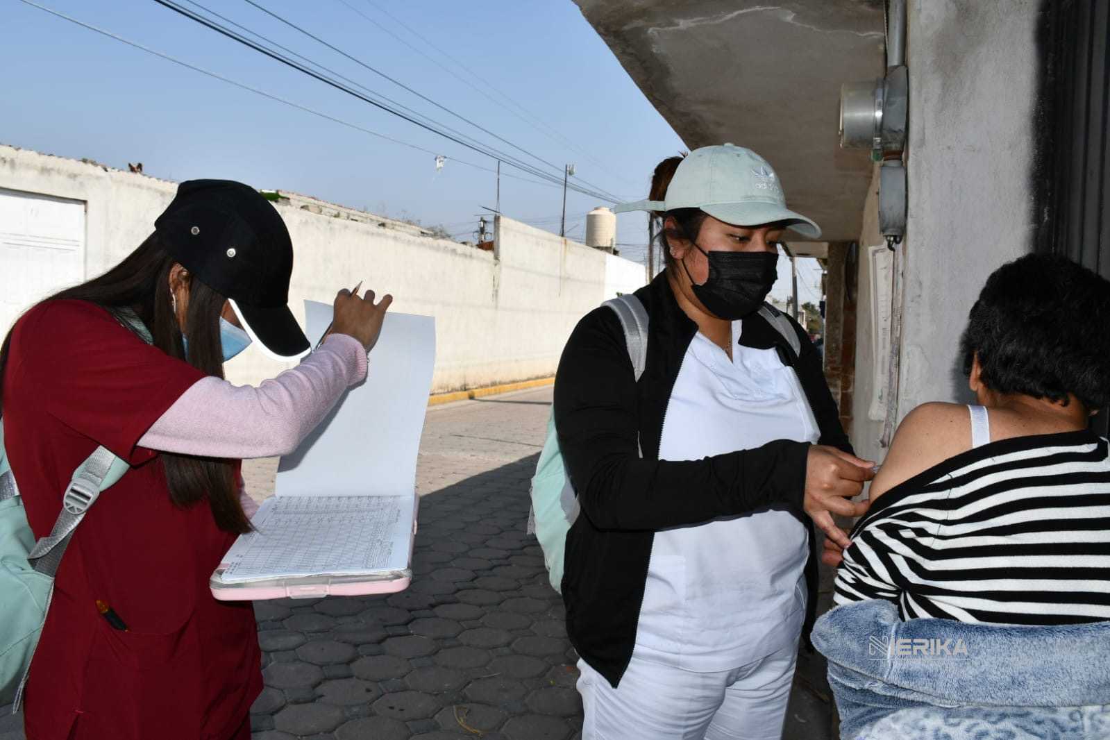 SESA E IMSS-BIENESTAR DESPLIEGAN BRIGADAS DE VACUNACIÓN CONTRA SARAMPIÓN EN TEPETITLA