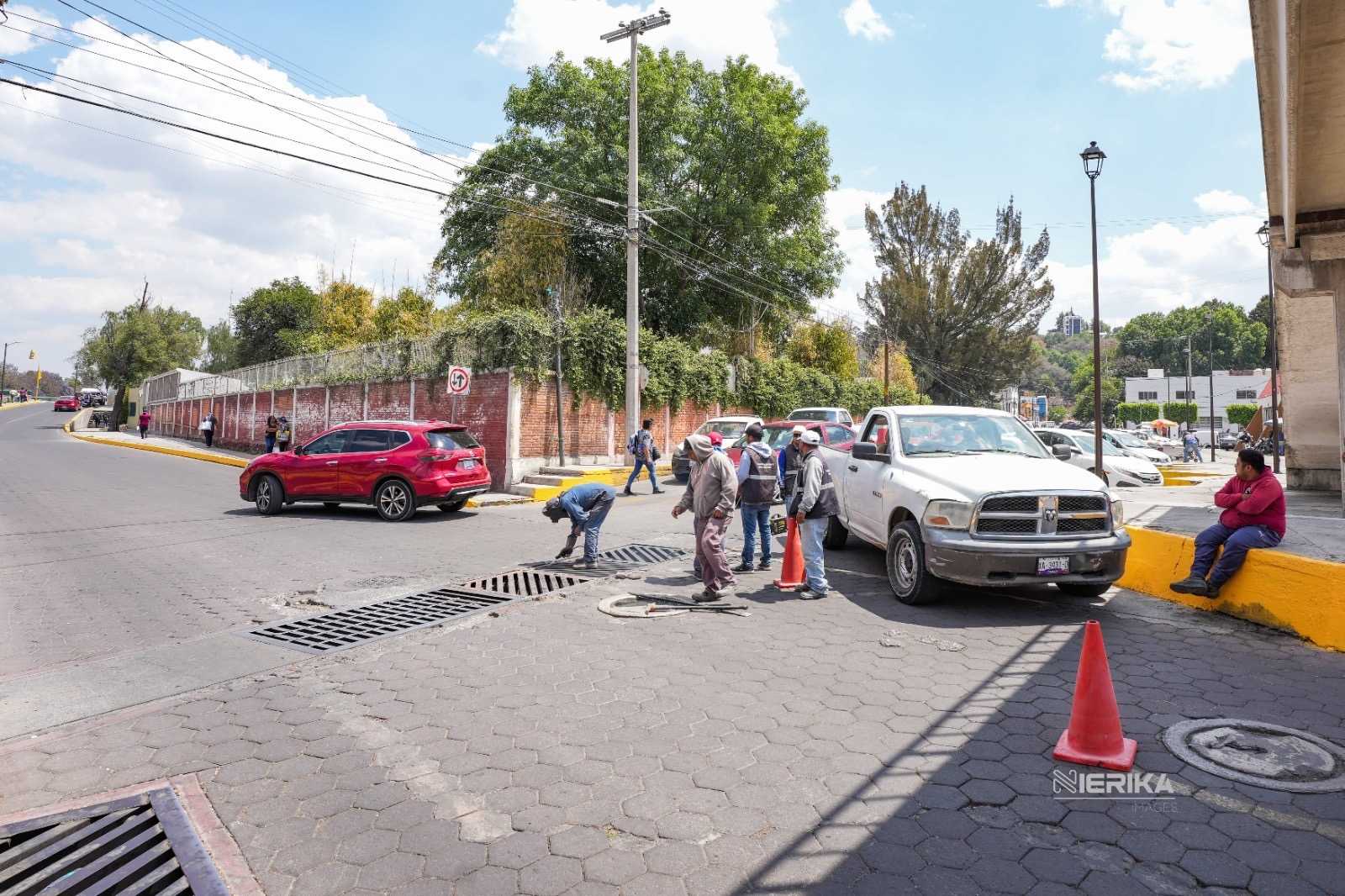 El Ayuntamiento de Tlaxcala rehabilitó la rejilla ubicada en la intersección de las calles Miguel N. Lira y Emilio Sánchez Piedras