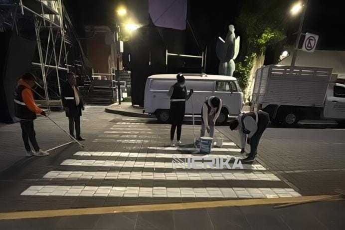 CUADRILLAS MUNICIPALES DE TLAXCALA REALIZAN LABORES NOCTURNAS PARA MEJORAR LA IMAGEN URBANA EN LA CAPITAL