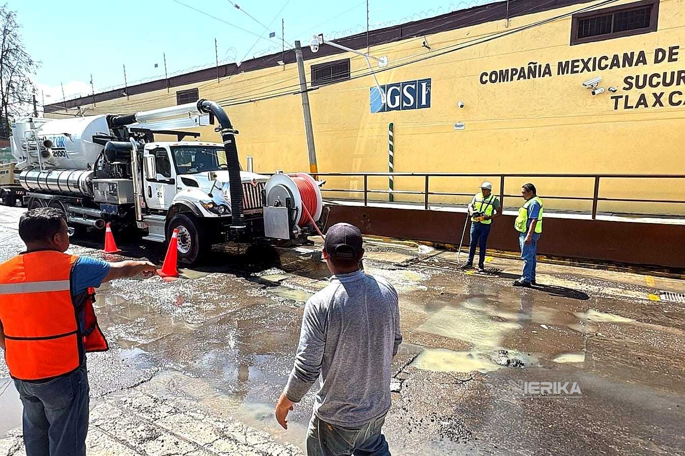 DESAZOLVA EL AYUNTAMIENTO DE TLAXCALA CALLE EN ATLAPHA