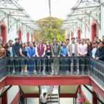 Alfonso Sánchez García, recibió en el Ayuntamiento a estudiantes de Ciencias Políticas y Administración Pública de la UATx