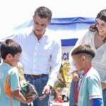 ENCABEZAN ALFONSO SÁNCHEZ GARCÍA Y PRESIDENTA DE TLAXCO PREMIACIÓN DE LA LIGA DE FUTBOL INFANTIL Y JUVENIL