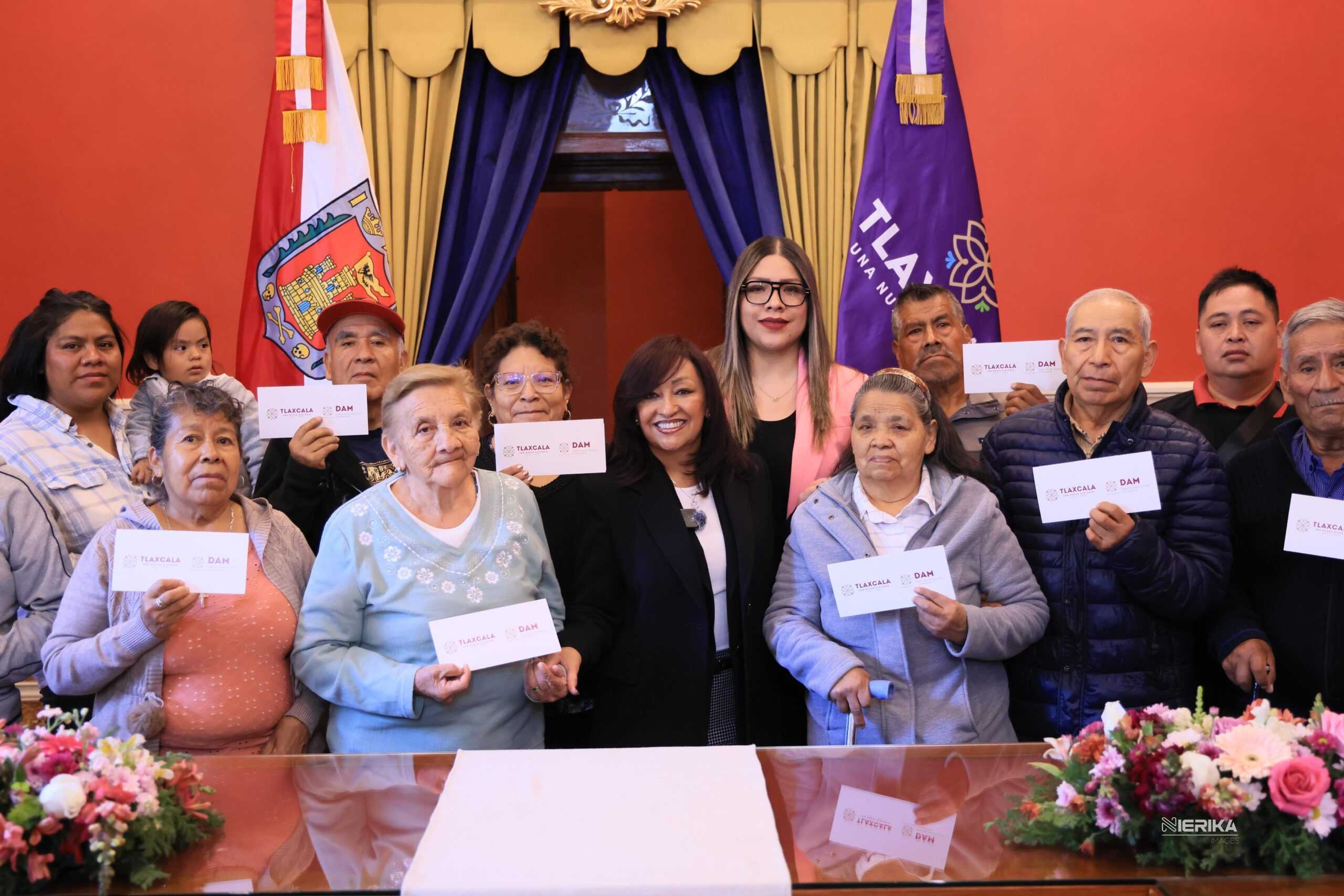 ADULTOS MAYORES VIAJARÁN A E.E.U.U. PARA REENCONTRARSE CON SUS HIJOS CON APOYO DEL GOBIERNO ESTATAL.