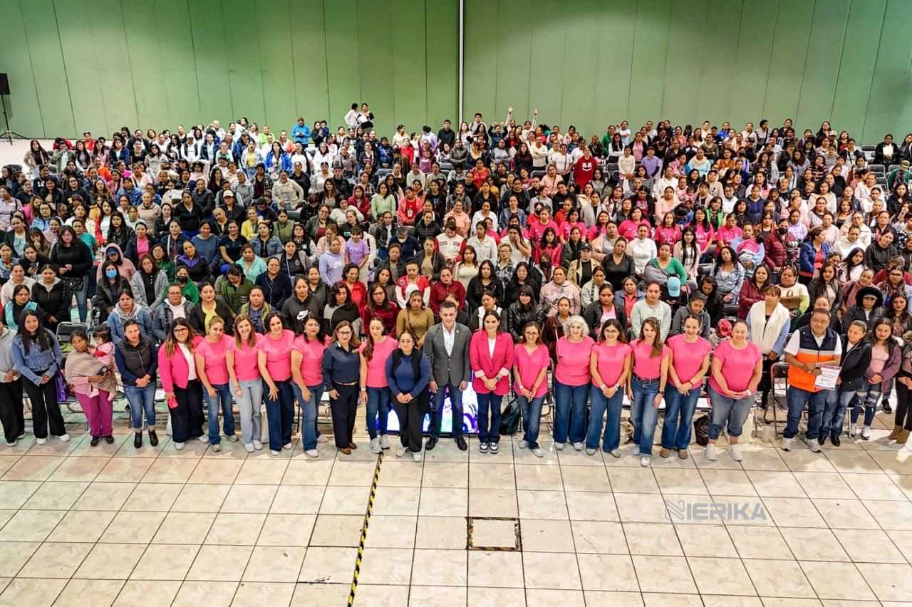 RECONOCE ALFONSO SÁNCHEZ GARCÍA A MUJERES JEFAS DE FAMILIA COMO MOTOR DEL DESARROLLO DE TLAXCALA
