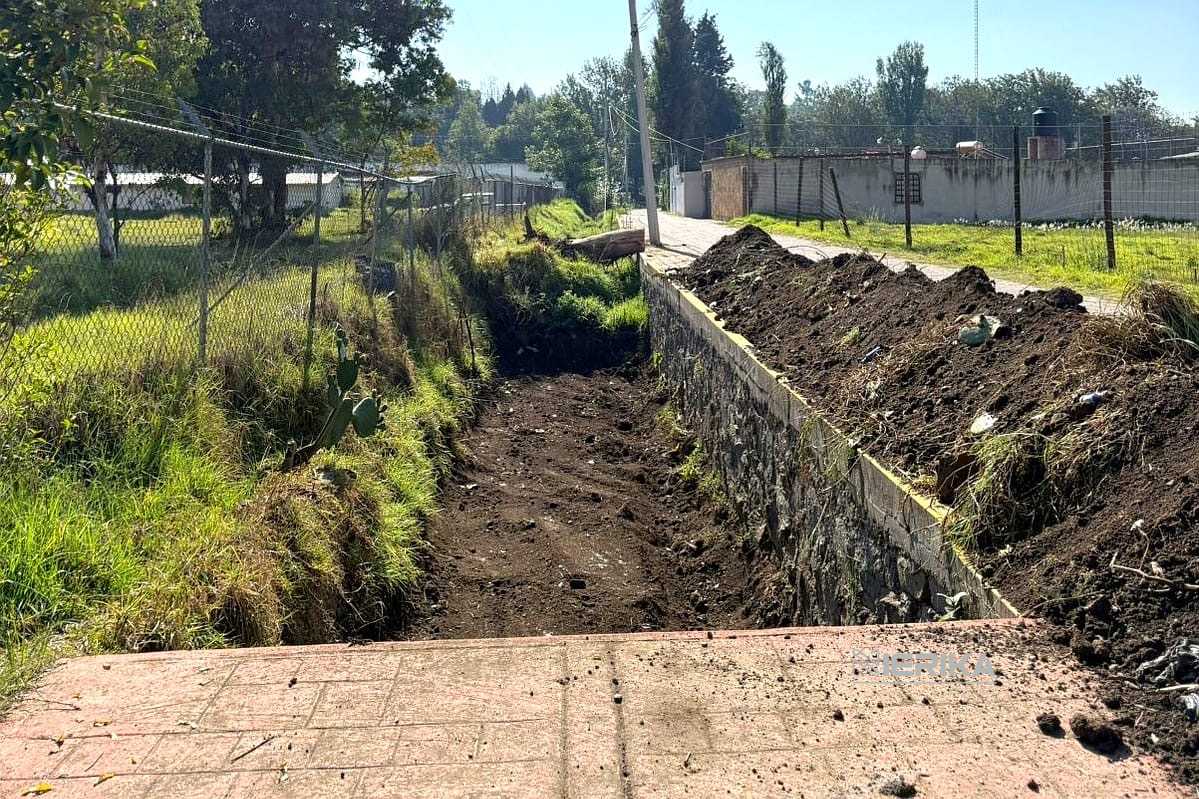 GOBIERNO DE ALFONSO SÁNCHEZ GARCÍA DESAZOLVA CANAL EN ACUITLAPILCO PARA REFORZAR PREVENCIÓN ANTE LLUVIAS