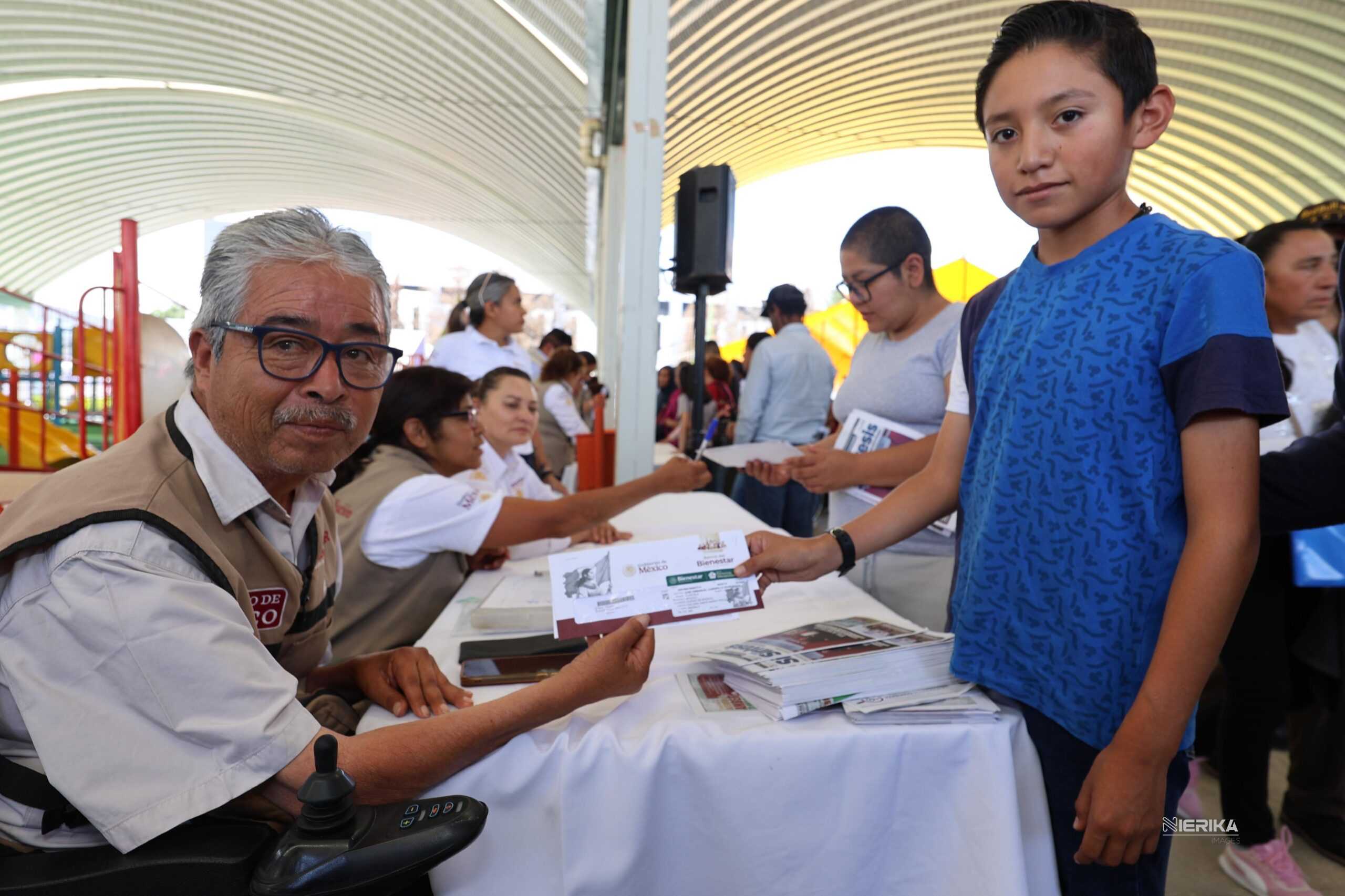 ENTREGAN TARJETAS DE PENSIÓN A PERSONAS CON DISCAPACIDAD; TLAXCALA HA INVERTIDO 350 MDP.
