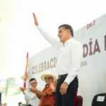 Alfonso Sánchez García, acompañó este día a la gobernadora Lorena Cuéllar Cisneros en el festejo del Día del Chofer