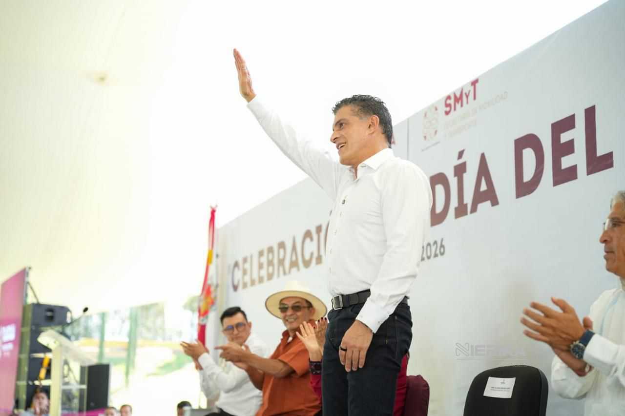Alfonso Sánchez García, acompañó este día a la gobernadora Lorena Cuéllar Cisneros en el festejo del Día del Chofer