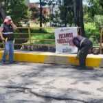 Brigadas de “Más Territorio” realizan balizado en Atempan, nivelan adoquín en Miraflores y aplican cal a árboles en el centro