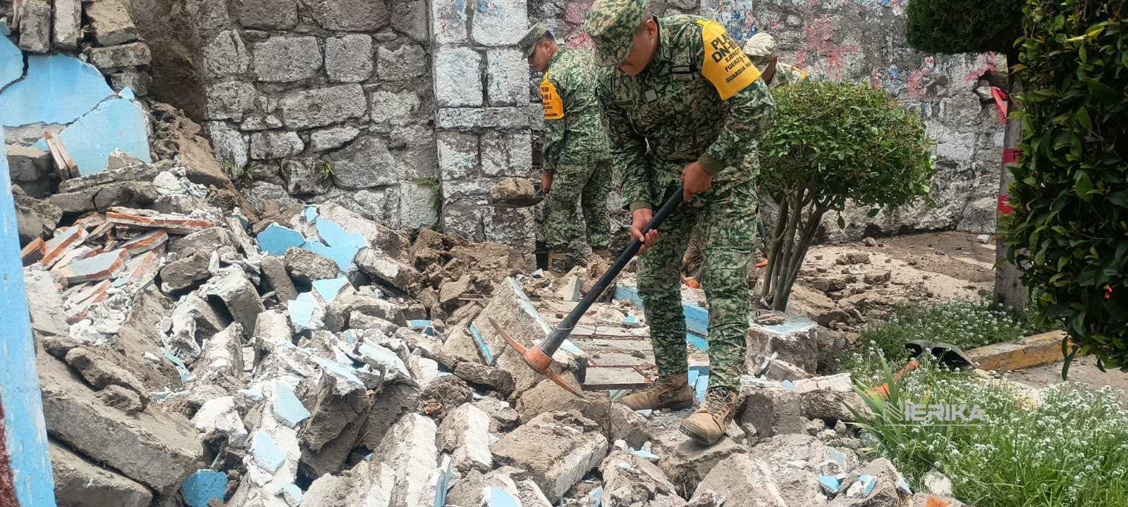 FUERZAS ARMADAS BRINDAN APOYO A FAMILIAS AFECTADAS POR DERRUMBE EN APIZACO