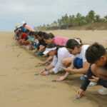 DEL ASOMBRO DE VOLAR A LA EMOCIÓN DE TOCAR EL MAR: 65 NIÑAS, NIÑOS Y ADOLESCENTES DEL CAS VIVEN UNA EXPERIENCIA INOLVIDABLE