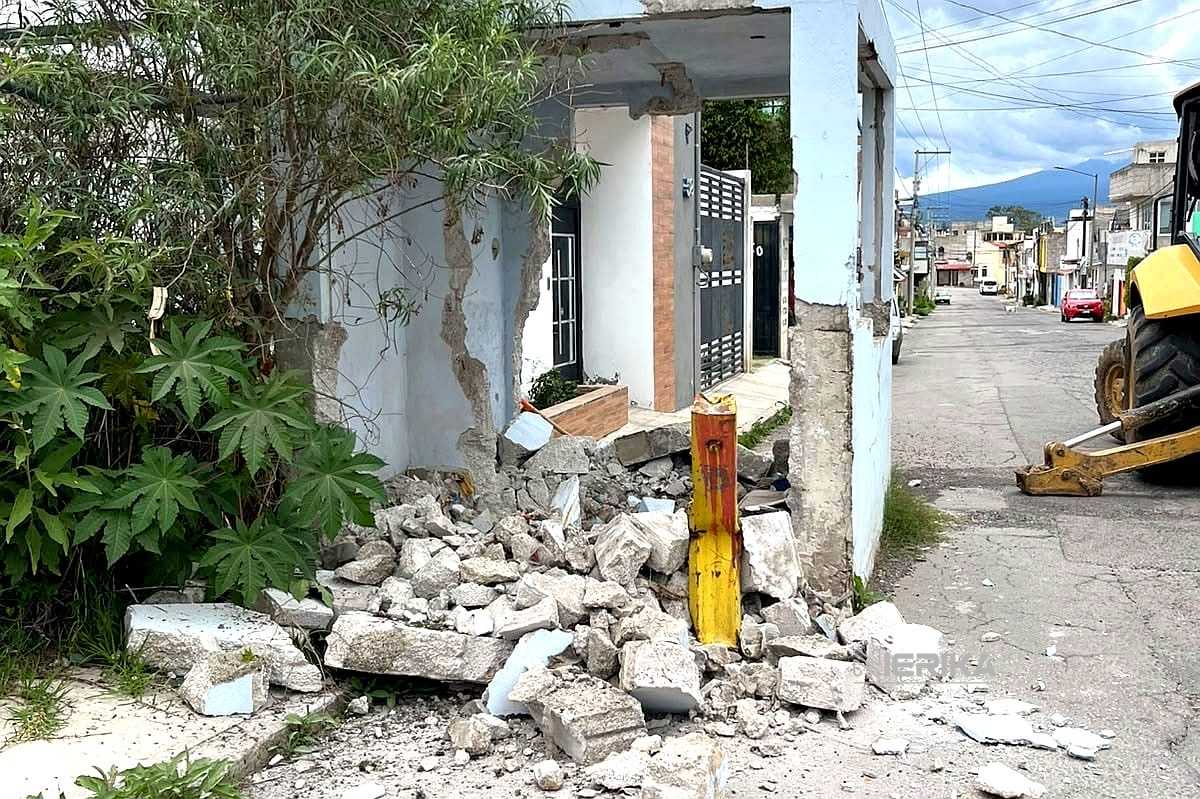 GOBIERNO QUE ESCUCHA Y RESUELVE RETIRA CASETA EN DESUSO QUE OBSTRUÍA BANQUETA EN ACUITLAPILCO