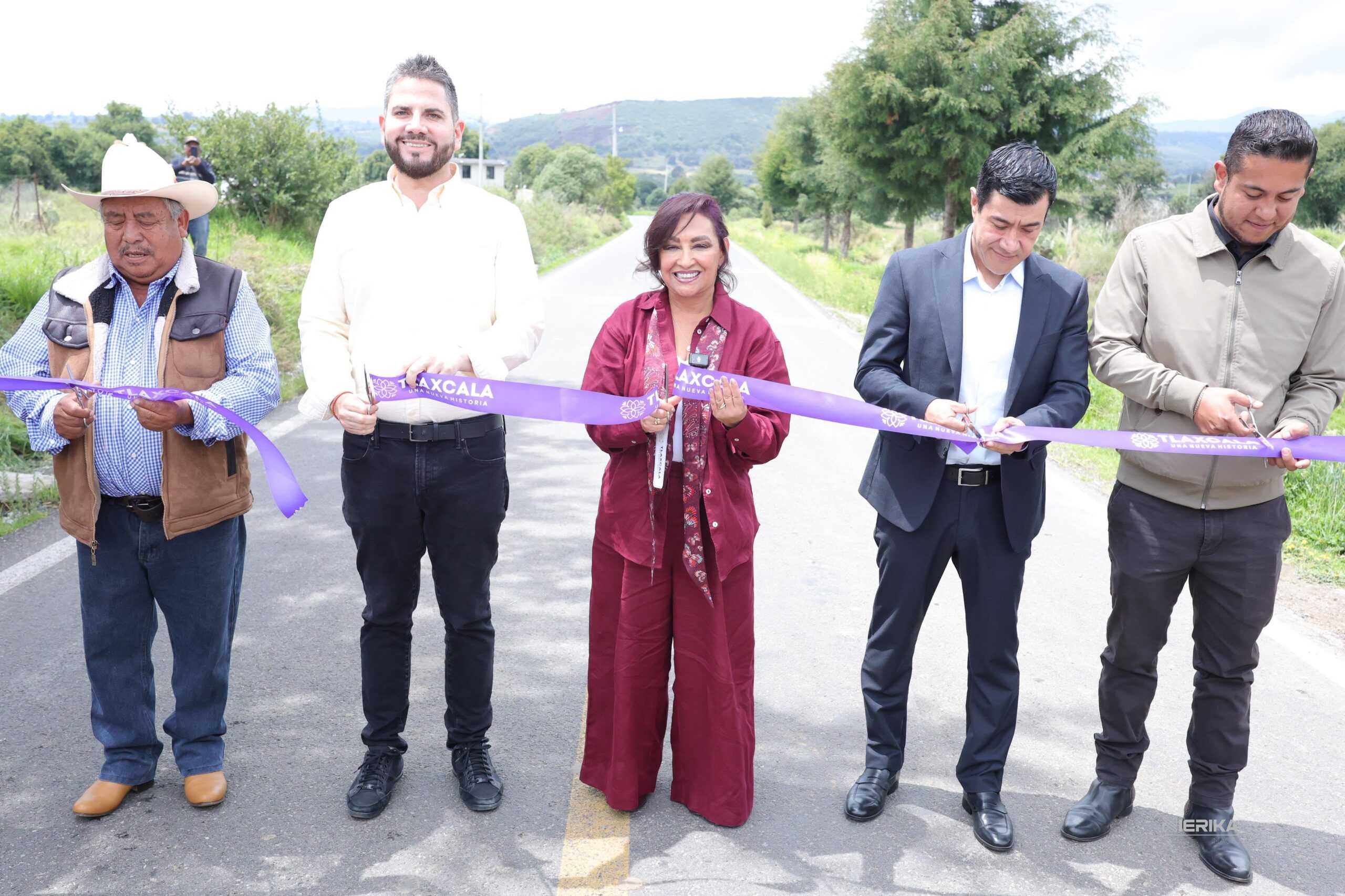 INAUGURÓ GOBERNADORA LORENA CUÉLLAR RECONSTRUCCIÓN DE CARRETERA EN SANTIAGO CUAULA EN CALPULALPAN