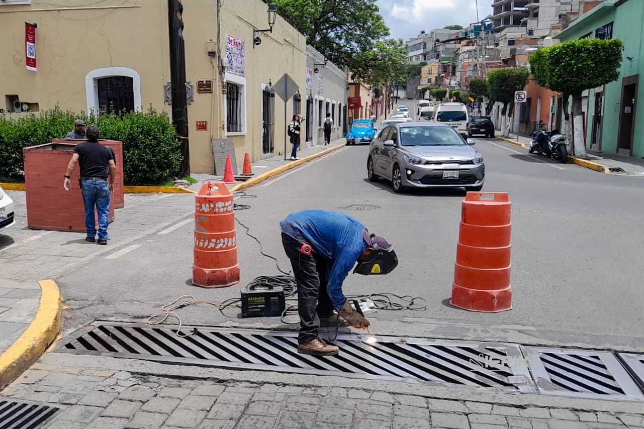 AYUNTAMIENTO DE TLAXCALA REALIZA JORNADA INTENSIVA DE REHABILITACIÓN DE REJILLAS PARA PREVENIR AFECTACIONES POR LLUVIA