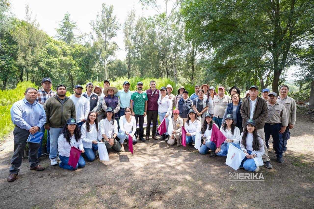 RECONOCEN INTEGRANTES DE AAMTLAX GESTIÓN DE ALFONSO SÁNCHEZ GARCÍA PARA FORTALECER LAS ACCIONES EN FAVOR DEL MEDIO AMBIENTE
