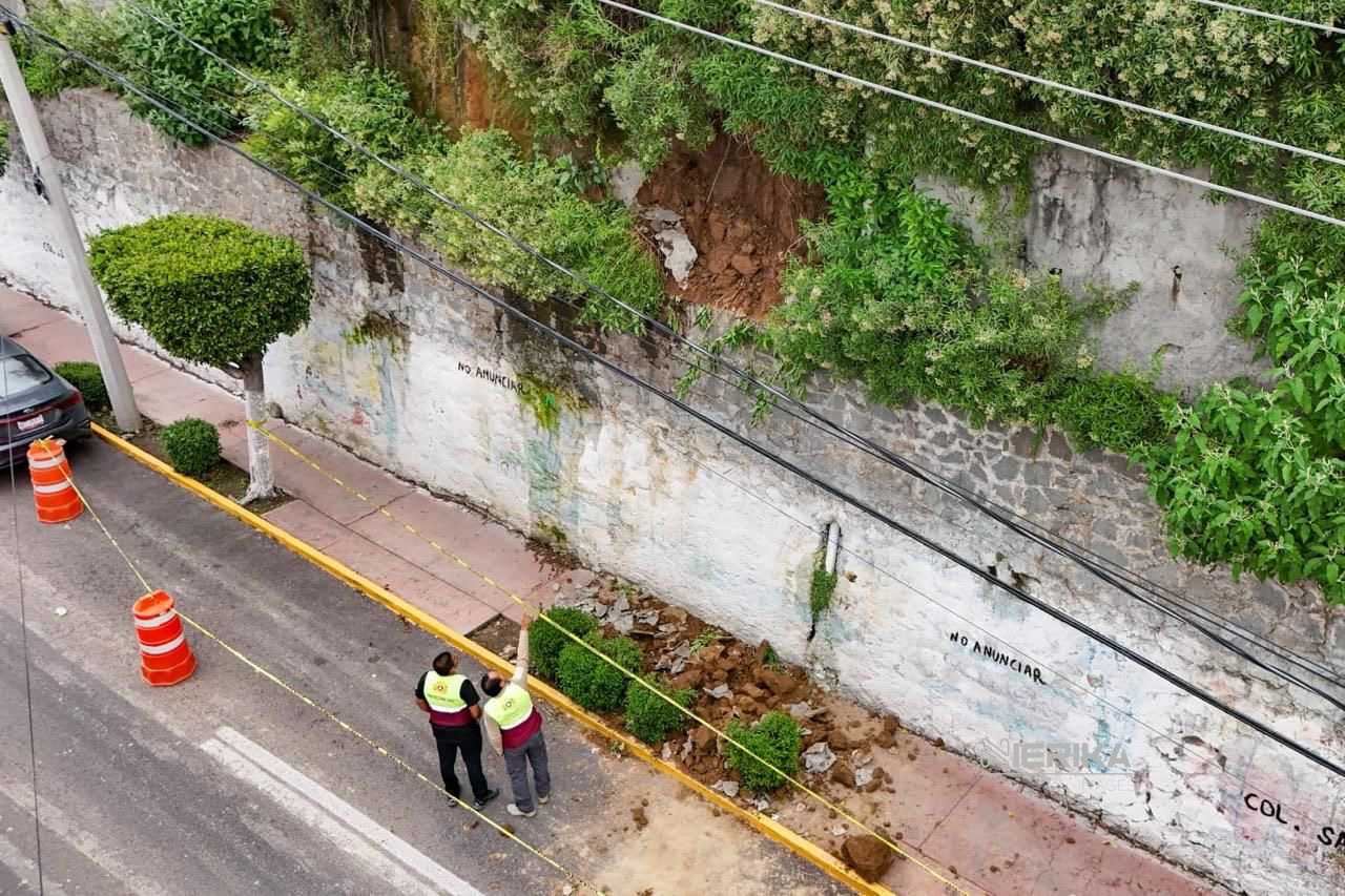 PROTECCIÓN CIVIL DE TLAXCALA ATIENDE REPORTE POR DESPRENDIMIENTO DE REVESTIMIENTO EN SAN ISIDRO