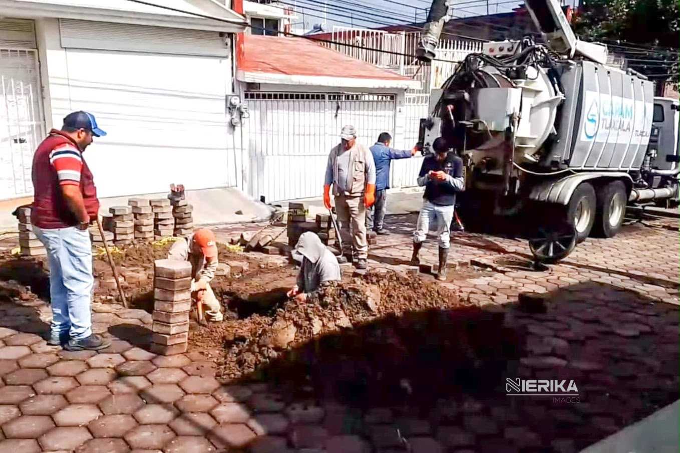 Personal de CAPAM atendió un reporte en la calle Constructores de Loma Bonita