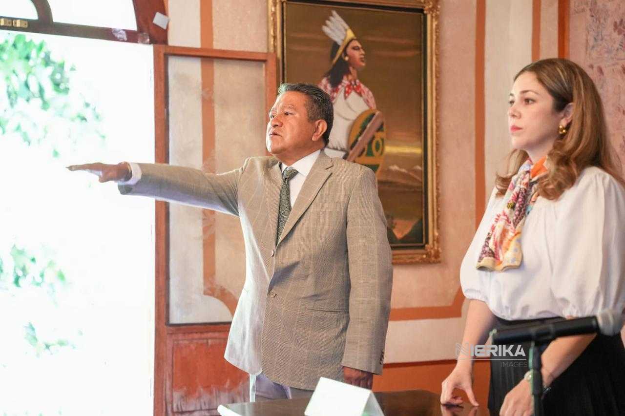 CABILDO TOMA PROTESTA A CARLOS LÓPEZ SUÁREZ COMO PRESIDENTE MUNICIPAL DE TLAXCALA