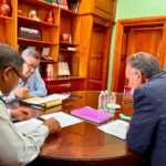 Carlos López Suárez, sostuvo esta tarde una reunión de trabajo con el ingeniero Óscar Espinosa de los Monteros, jefe del Departamento de Acción Cívica de la Secretaría de Educación Pública del Estado