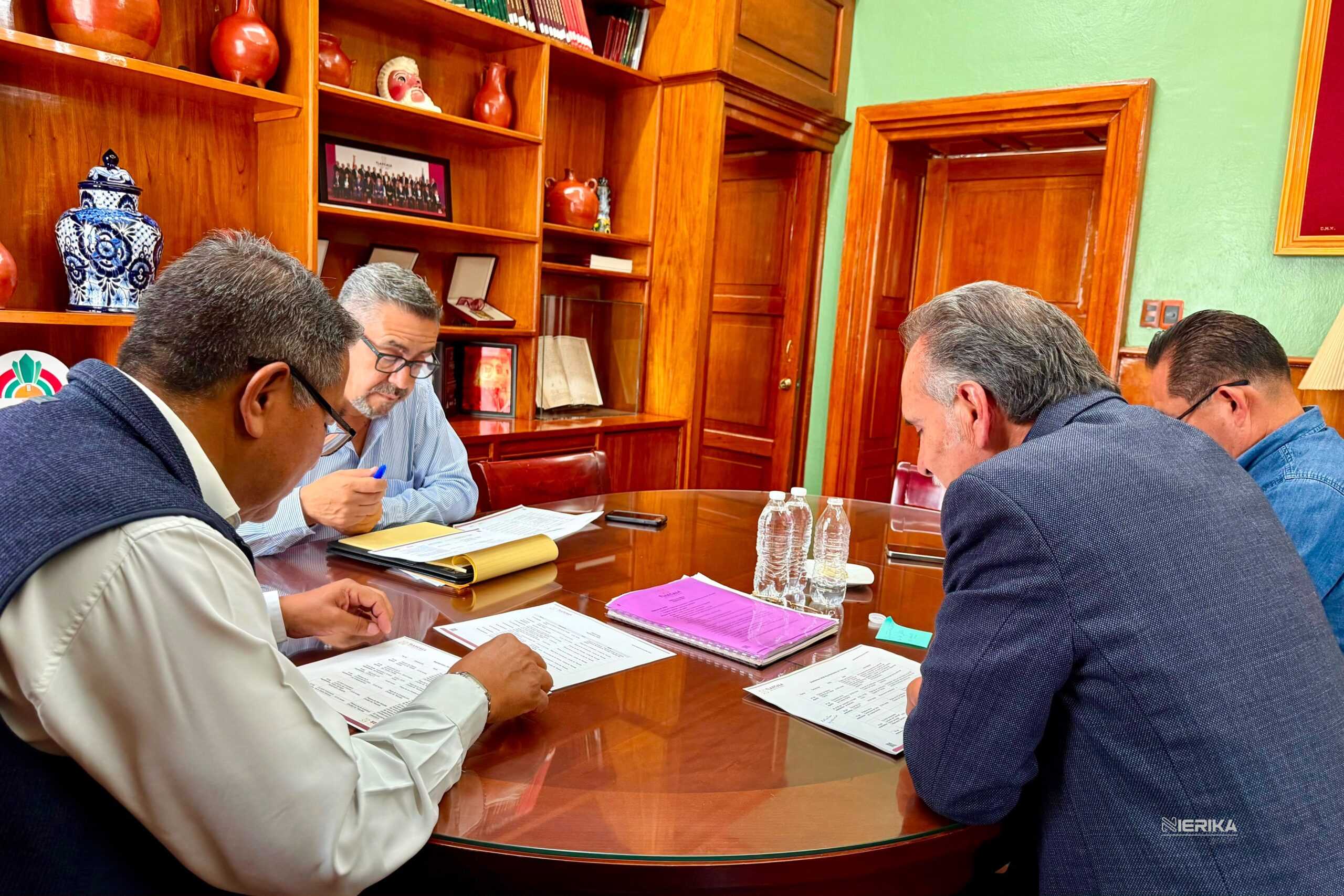 Carlos López Suárez, sostuvo esta tarde una reunión de trabajo con el ingeniero Óscar Espinosa de los Monteros, jefe del Departamento de Acción Cívica de la Secretaría de Educación Pública del Estado