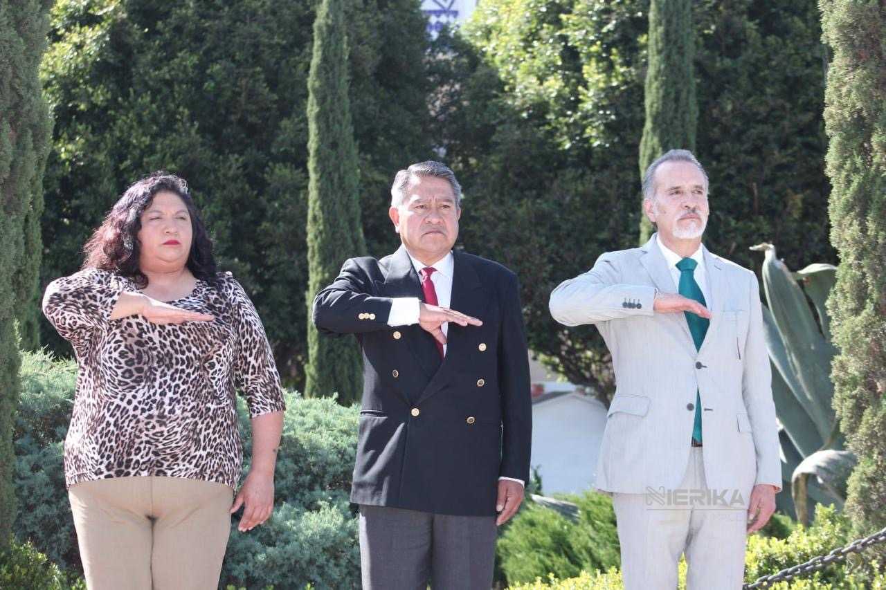 El presidente municipal de Tlaxcala, Carlos López Suárez, participó en la conmemoración por el 154 aniversario luctuoso de Benito Juárez García