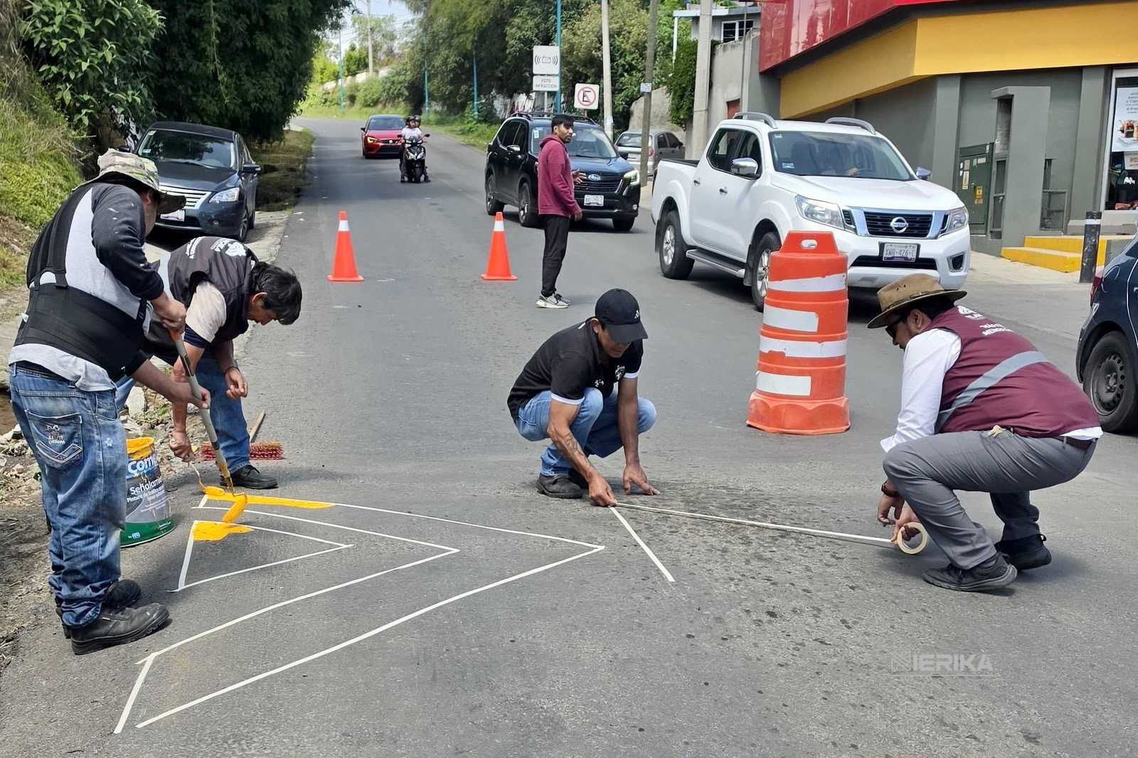 Brigadas de “Más Territorio” limpian Parque Xicohténcatl, balizan paso peatonal en Tepehitec y entregan pintura en Girasoles