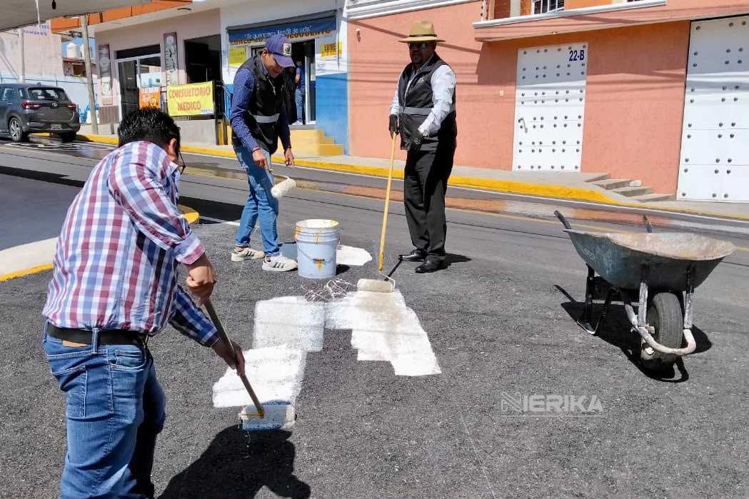 Brigadas de “Más Territorio” rehabilitan escalinatas, reparan adoquín y bachean calles en diversas comunidades de la capital