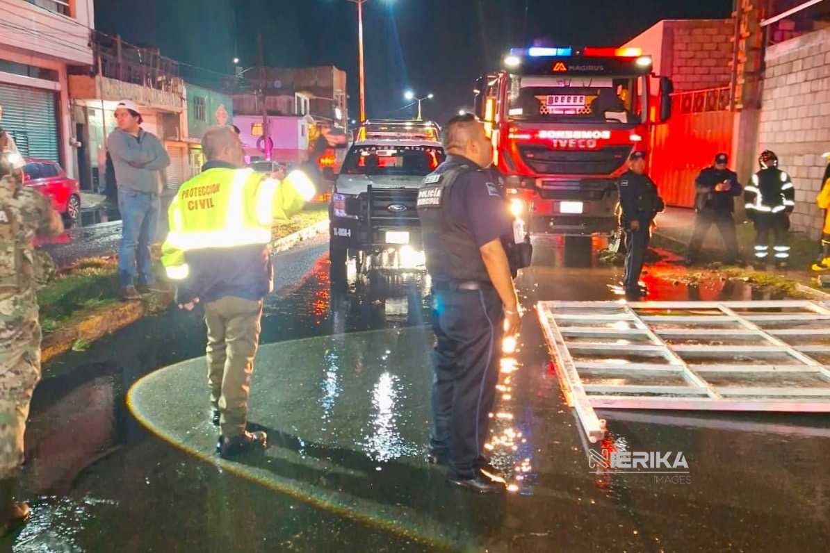 Derivado de la fuerte lluvia registrada esta noche en el estado, elementos de la Coordinación Estatal de Protección Civil (CEPC), en coordinación con autoridades federales, estatales y municipales, continúan atendiendo los reportes
