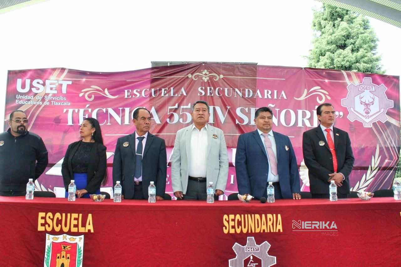 Asiste el alcalde Carlos López a la graduación de la generación 23-26 de la Técnica 55
