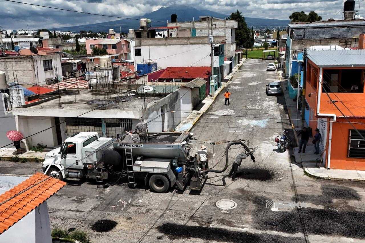 ATIENDE AYUNTAMIENTO DE TLAXCALA VIALIDADES CON BACHEO EN OCOTLÁN