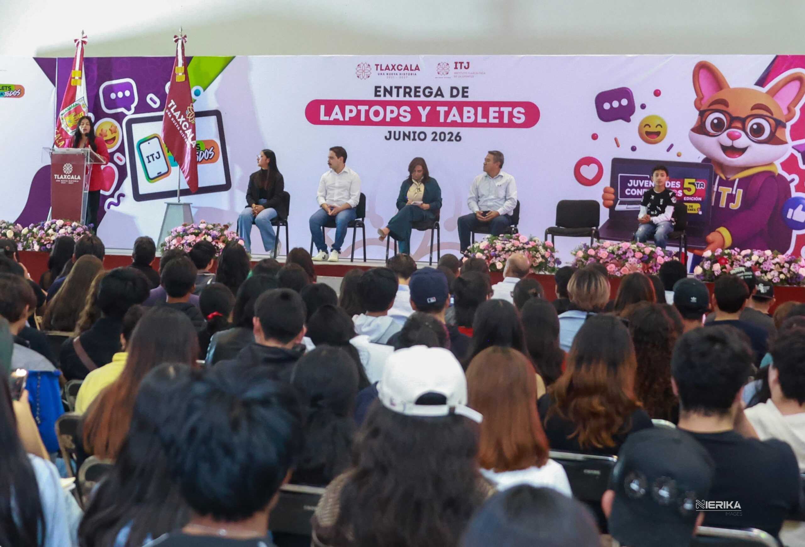 APOYA GOBIERNO DEL ESTADO A LAS JUVENTUDES CON LAPTOPS Y TABLETS