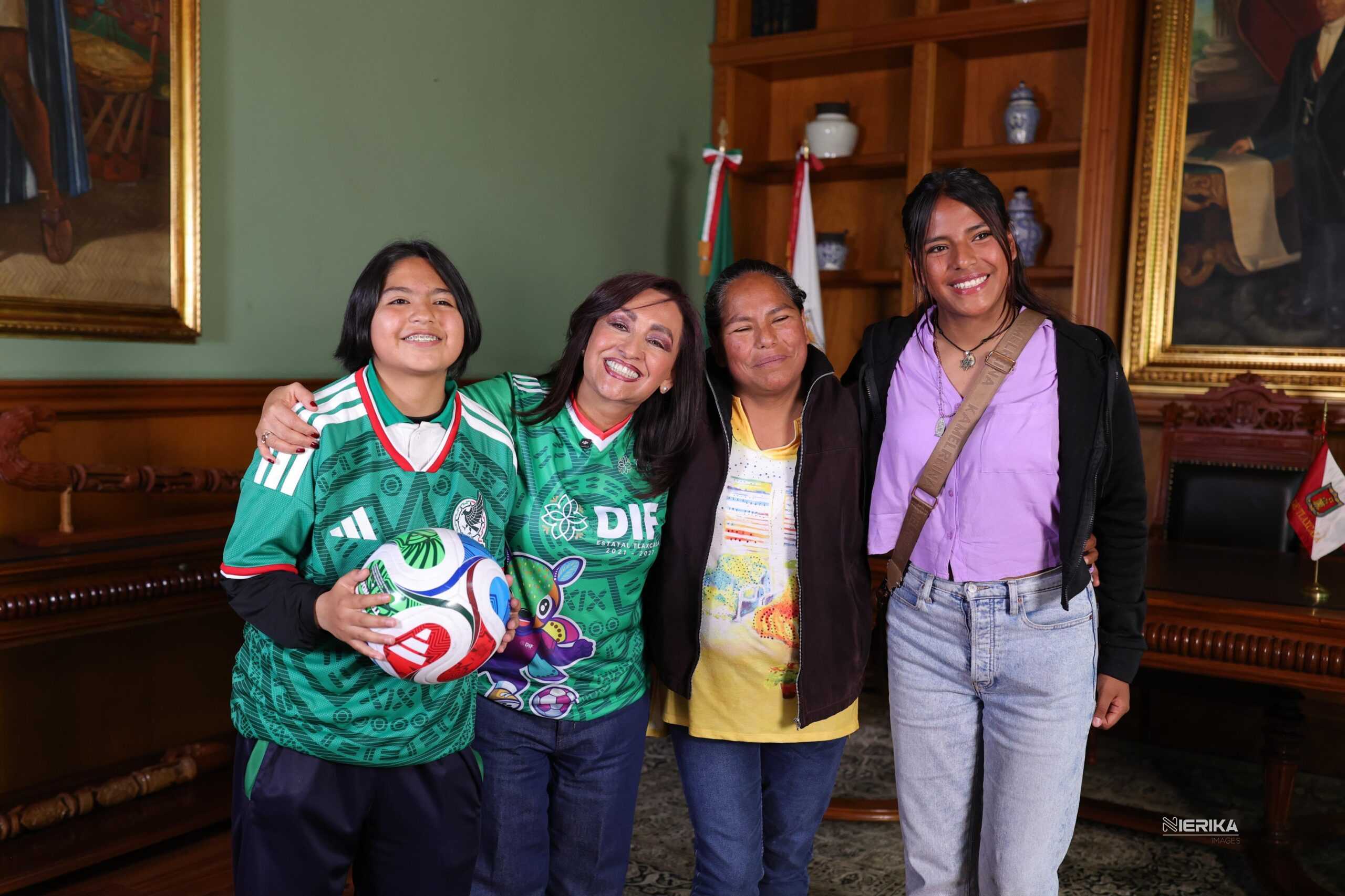 PREMIA GOBIERNO ESTATAL ENTUSIASMO MUNDIALISTA DE TLAXCALTECAS CON PLAYERAS DE LA SELECCIÓN MEXICANA