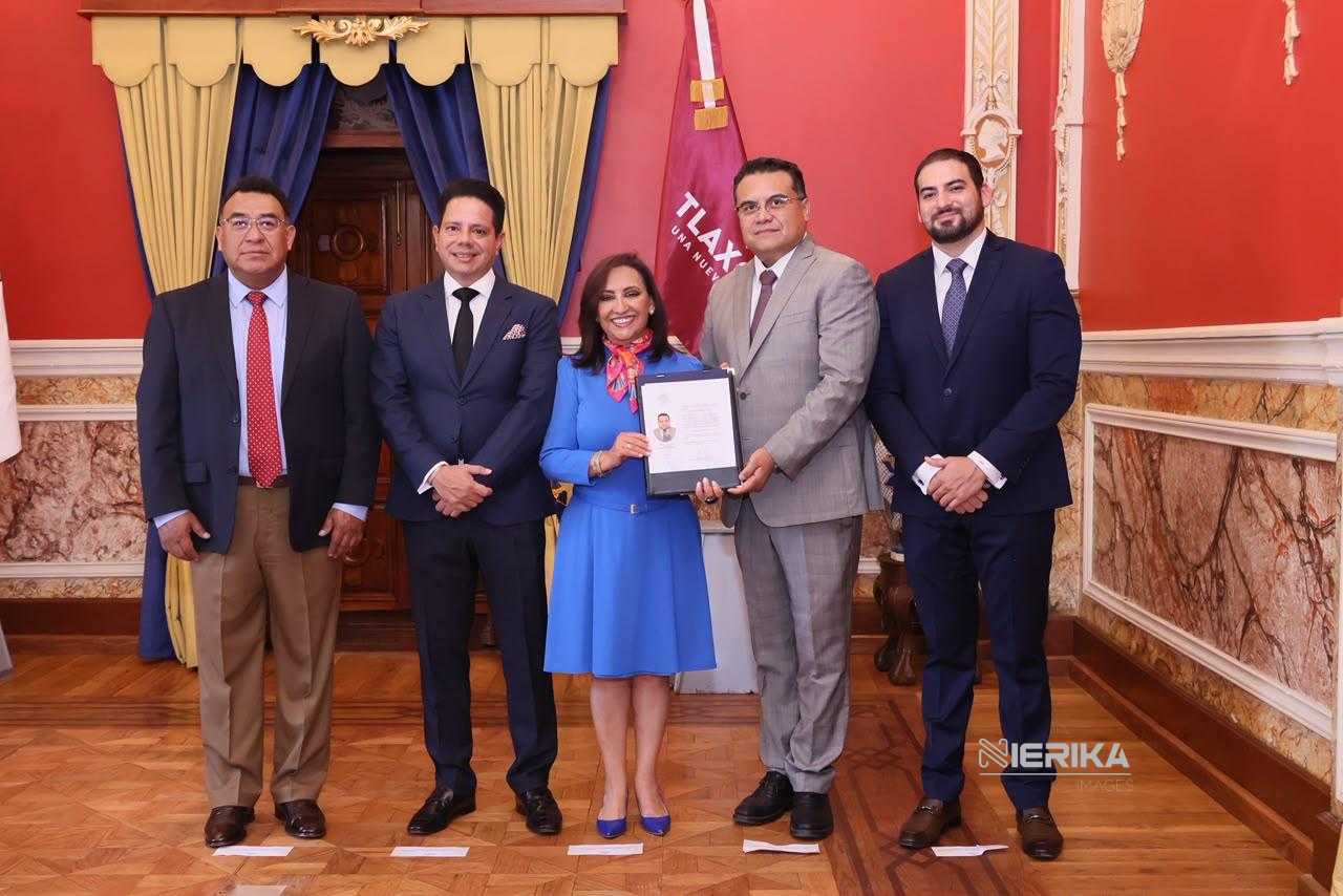 RECIBE MAXIMINO HERNÁNDEZ PULIDO NOMBRAMIENTO COMO TITULAR DE LA NOTARÍA No 3 DE CHIAUTEMPAN