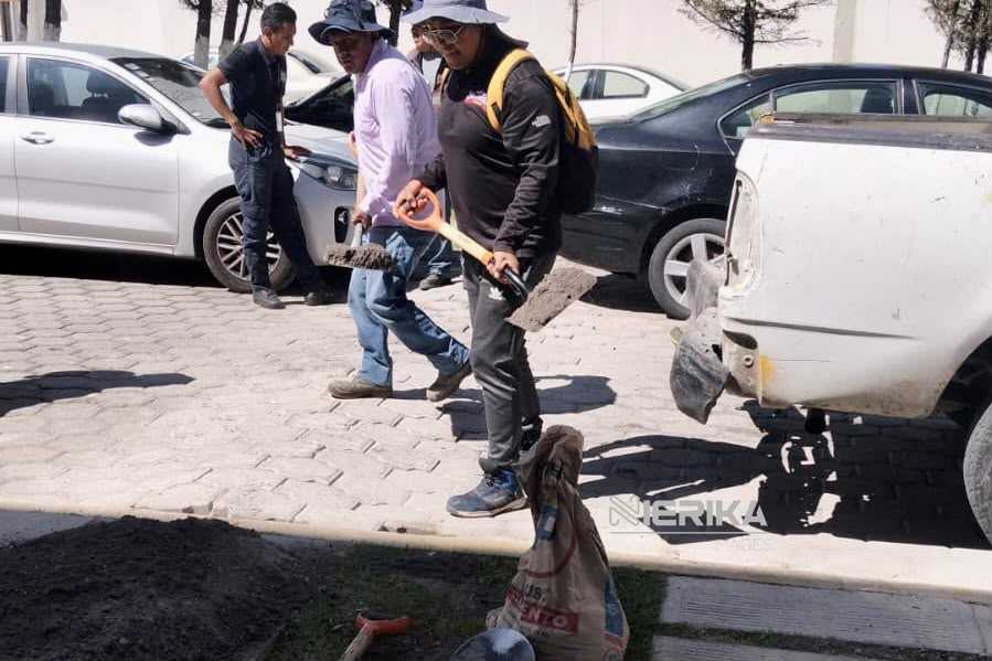 Brigadas de “Más Territorio” colocan tope en Tlacomulco, bachean en La Loma y limpian en Atlahapa