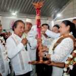 Recibe Ana Lilia Rivera bastón de mando de pueblos originarios e indígenas de Tlaxcala