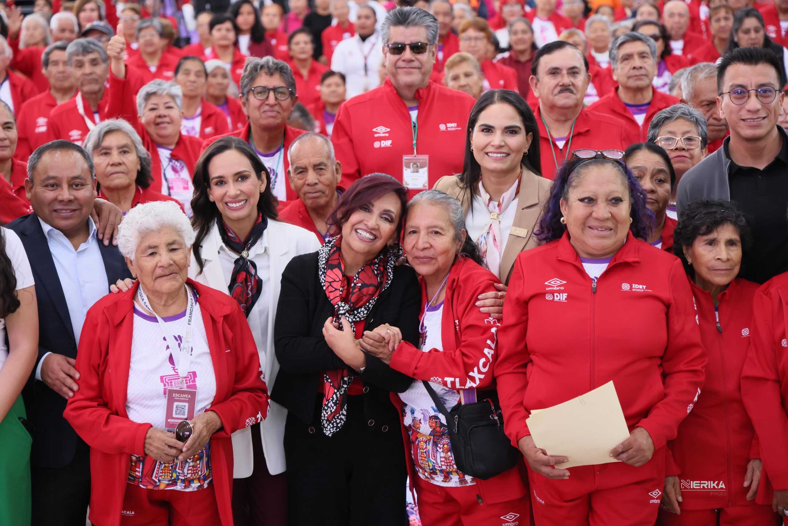 ABANDERA GOBERNADORA A LA SELECCIÓN TLAXCALTECA DE PERSONAS ADULTAS MAYORES