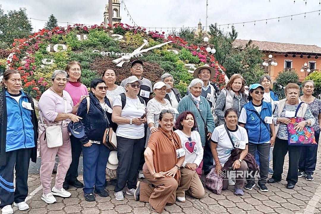 AYUNTAMIENTO DE TLAXCALA CELEBRA A PERSONAS ADULTAS MAYORES CON RECORRIDO TURÍSTICO POR ZACATLÁN