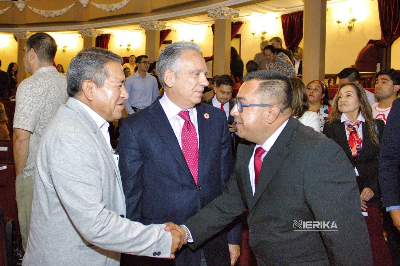 CARLOS LÓPEZ SUÁREZ ACOMPAÑA TOMA DE PROTESTA DE NUEVA DELEGADA DE CRUZ ROJA EN TLAXCALA