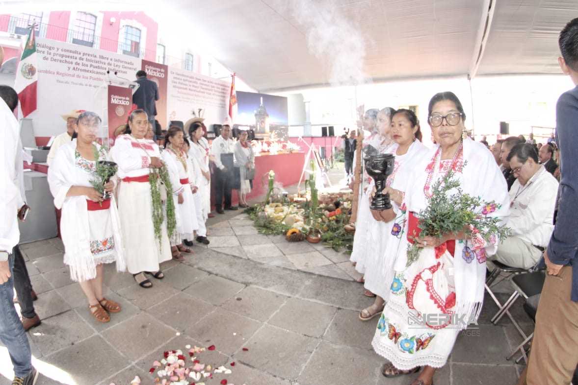 EL PRESIDENTE DE TLAXCALA RESPALDA LA CONSULTA NACIONAL SOBRE DERECHOS INDÍGENAS Y ASISTE A ASAMBLEA EN LA CAPITAL