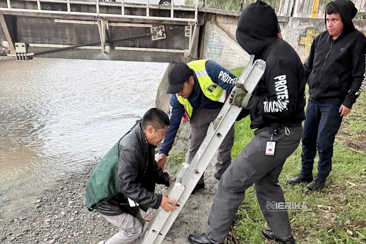 ATIENDEN PROTECCIÓN CIVIL Y POLICÍA DE LA CAPITAL CAÍDA DE UNA PERSONA AL RÍO ZAHUAPAN
