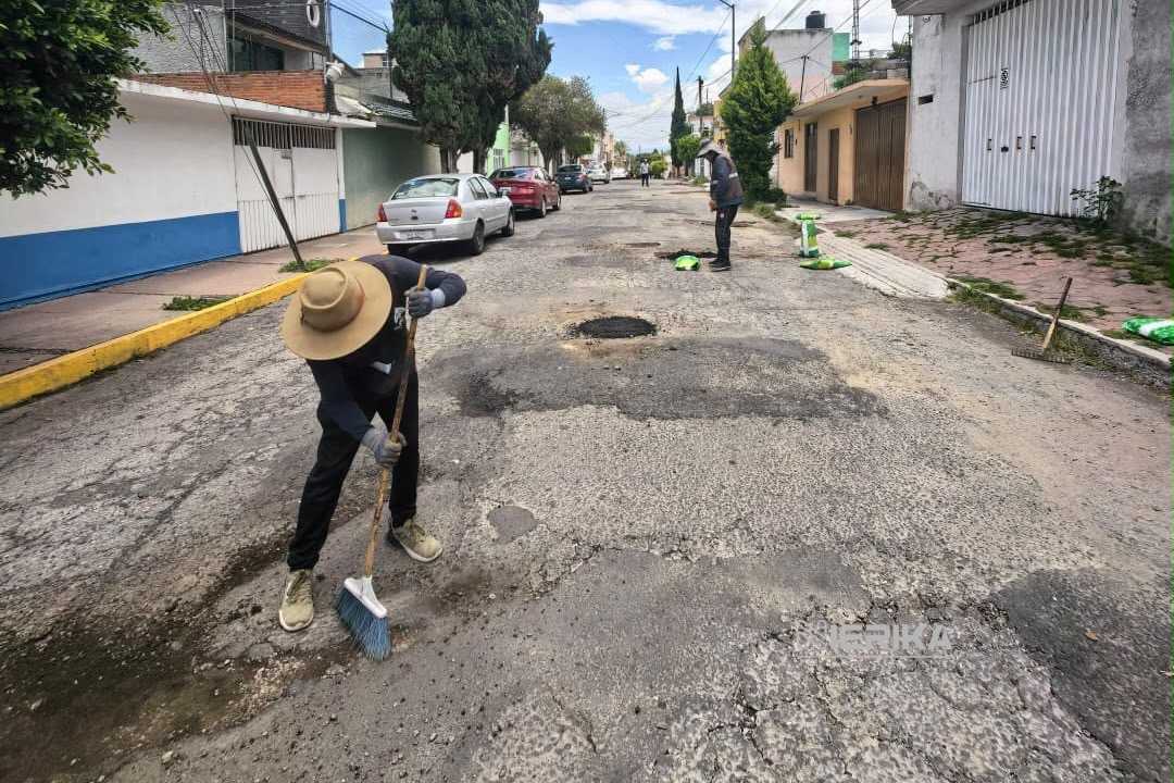 Brigadas de “Más Territorio” amplían alumbrado en Acuitlapilco y bachean en Loma Xicohténcatl